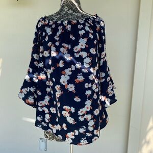 Bobeau off the shoulder blouse in navy with flowers. Size XL